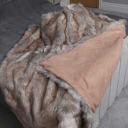 Handmade Faux Fur Throw White & Grey Fleck, Peach Suedette Lining - thumbnail 3
