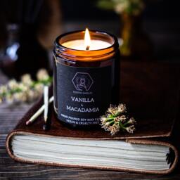 Vanilla & Macadamia Biscuit Candle - Cozy Bakery Soy Wax - thumbnail 1
