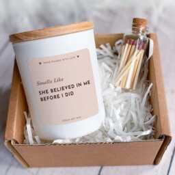 "Vegan Soy Wax Candle ""She Believed in Me" - thumbnail 3