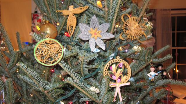 The Five Christmas Decorations - image 1