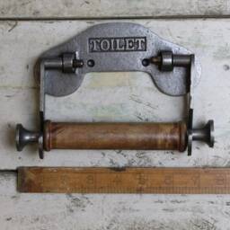 For??t Albert Industrial Rustic Hand Forged Wood Handle Vintage Toilet Roll Holder in Antique Iron - thumbnail 3
