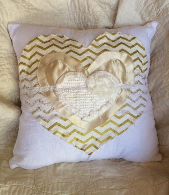 stwh1 Vintage Heart Pillow Cover - image 1