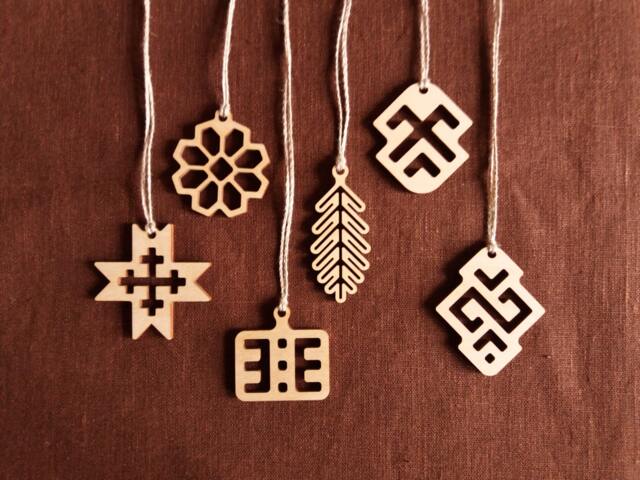 Christmas Tree Decorations X6 - image 1