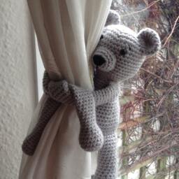 Crochet Bear Curtain Tie Back, Nursery Decor, Baby Shower Gift - thumbnail 3