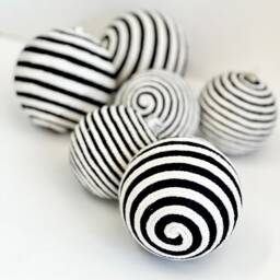 Black & White Yarn Christmas Ornaments Striped Xmas Balls, Set Of 6 - thumbnail 4