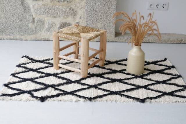 Medium Diamond Design Cream & Black Rug, Shag Rag Geometric Bathroom Bedroom Nursery Recycled Beiger Teppich - image 1