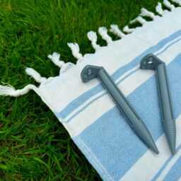 Beach Towel Anchors, Weather Resistant - Set Of 8 - thumbnail 3