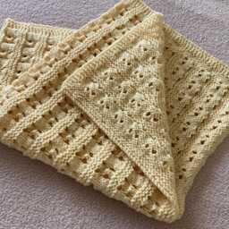 Pretty Hand Knitted Baby Blanket ~ Lightweight/Easy Care Acrylic - thumbnail 3