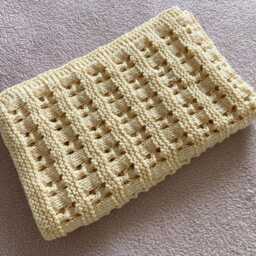 Pretty Hand Knitted Baby Blanket ~ Lightweight/Easy Care Acrylic - thumbnail 4