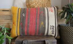 Handwoven Kilim Pillow Cover - Rustic Wool Lumbar Cushion - 16x24In