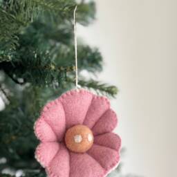 Felted Scallop Christmas Ornament, Wool Tree Hanging Decoration - thumbnail 2
