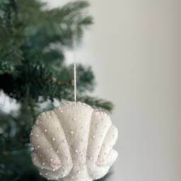 Felted Scallop Christmas Ornament, Wool Tree Hanging Decoration - thumbnail 3