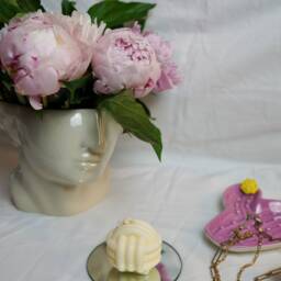 Handmade Knot Candle Vegan Soy Wax Ball Candle - thumbnail 2