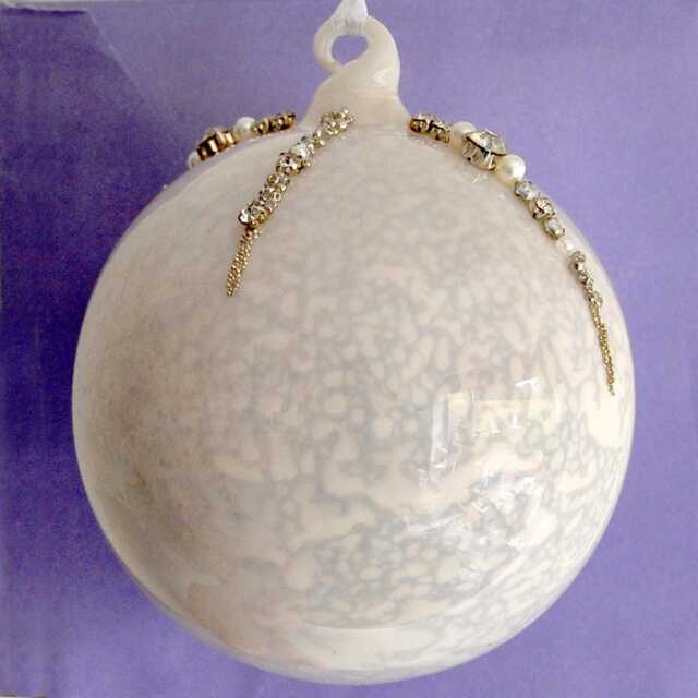 stunning White Marble Coloured Hand Blown Glass Decorations With Silver Beading Diamonte Pearl Christmas Tree Ornaments - Egg Or Bauble - image 1
