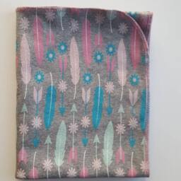 Feather Baby Blanket & Newborn Hat Set. Take Home Photo Prop. Shower Gift. Swaddle Blanket - thumbnail 2