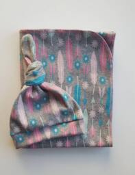 Feather Baby Blanket & Newborn Hat Set. Take Home Photo Prop. Shower Gift. Swaddle Blanket - thumbnail 1