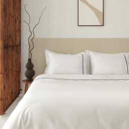 Cotton Sateen Duvet Cover Set White With Navy Piping, Queen Size - thumbnail 1