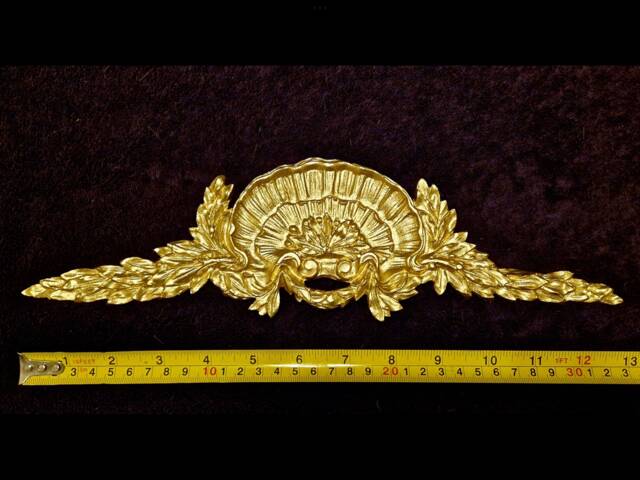 Large Ornate Applique Gilt White French Style Decorative Wall Furniture Onlay Moulding Pediment Plastic Decoration - image 1