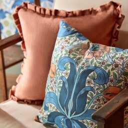Morris & Co Spring Thicket Paradise Door Curtain - thumbnail 2