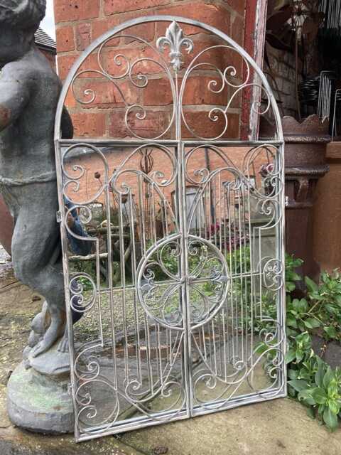 Large Metal Hanging Gate Mirror Garden/Indoor Wall Decor Ornament - image 1