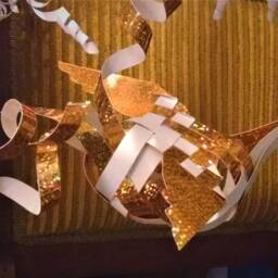 Gold Sparkle/White Peace Bird - thumbnail 2