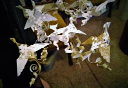 Gold Sparkle/White Peace Bird - thumbnail 1