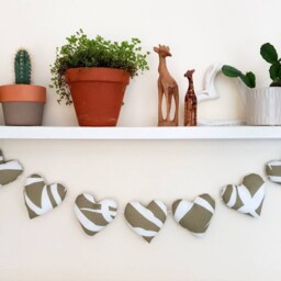 Heart Garland/Green Summer Wall Decor Neutral Bunting/ Leaf - thumbnail 2