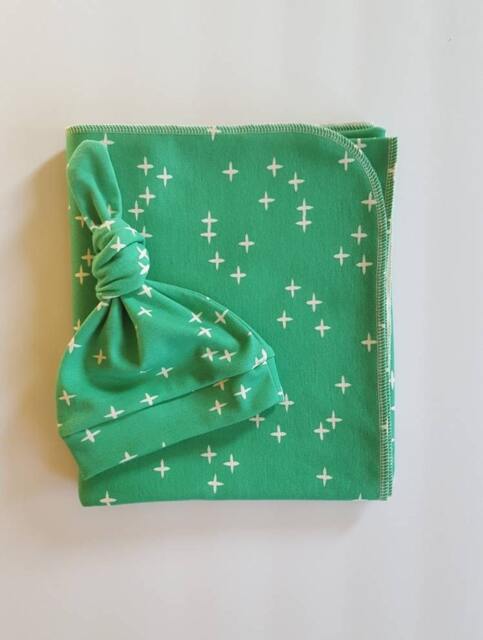 Organic Gender Neutral Newborn Set. Swaddle Blanket & Hat Green Photo Prop. Baby Shower Gift - image 1