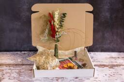 Christmas Wreath Making Kit With Dried Flowers. Add Your Own Foliage. Includes Ring, Moss, Wire, Dried Flowers, Pine Cones, Etc. - #l - thumbnail 1