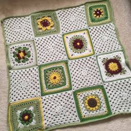 Beautiful Green Flower Garden Granny Square Blanket Throw - thumbnail 3