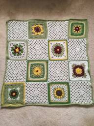 Beautiful Green Flower Garden Granny Square Blanket Throw - thumbnail 2