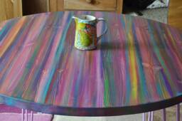 Candy Stripe Coastal Cottage Round Wood Dining Table 110 cm Metal Hair Pin Or Tapered Legs/Us Customers Customs Tariff Pre-Paid - thumbnail 1