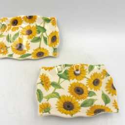 A Pair Of Soap Dishes in Sunflower Design - thumbnail 2