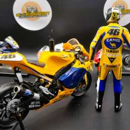 Large Handmade Moto-Gp Rider Figure With Bike 112 - Artwork Biker Gift Xmas Christmas - thumbnail 3