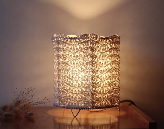 Dunes - Openwork Mesh Table Lamp/Seigaiha Pattern Hand-Knitted Handmade in Natural Fibers - image 1