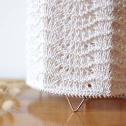 Dunes - Openwork Mesh Table Lamp/Seigaiha Pattern Hand-Knitted Handmade in Natural Fibers - thumbnail 2
