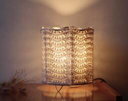 Dunes - Openwork Mesh Table Lamp/Seigaiha Pattern Hand-Knitted Handmade in Natural Fibers - thumbnail 1