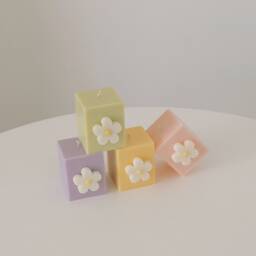 Daisy Soy Wax Candle/Flower Desk Accessories Pastel Aesthetic Decor - thumbnail 3