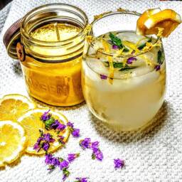 Lemon Lavender Scented Soy Candle - thumbnail 3