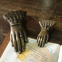 Victorian Hand Brass Clip Regular - thumbnail 2
