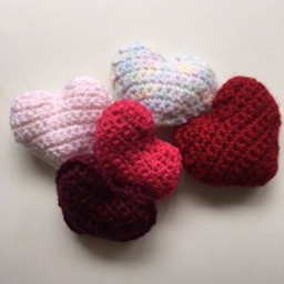 Crocheted Bag Of Mini Stuffed Hearts Bowl Filler Pillow Tucks - thumbnail 3