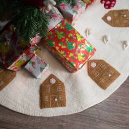 Gingerbread Designs Wool Hand Felted Red Tree Skirt For Christmas Decorations Fair Trade & Ethically Made - thumbnail 3