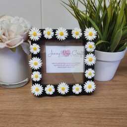 White Resin Daisy Square Photo Frame 4 X Inches - thumbnail 3