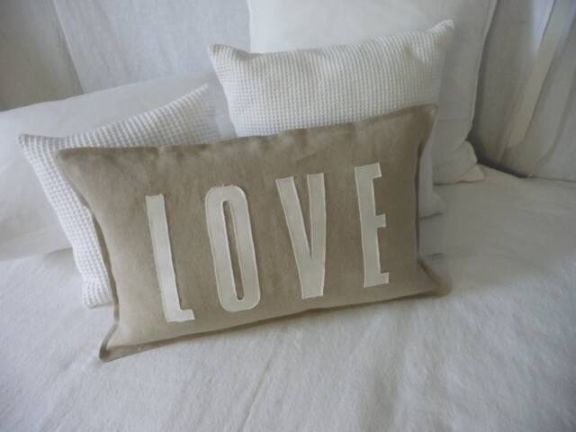 Pillow With Love Appliqu??/Vintage Look Made Of Linen/Cotton - image 1
