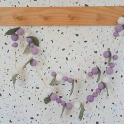 Garland in Lilac Purple White Wool With Green Merino Leaves - thumbnail 2