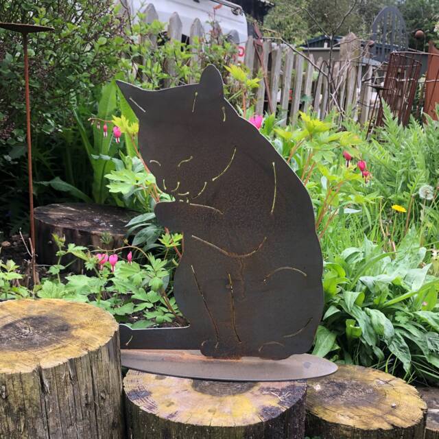 Life Size Rusty Metal Cat Statue, Outdoor Garden Decor - image 1