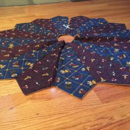 Quilted Christmas Tree Skirt Burgundy & Navy Angel Print, 42 Inch - thumbnail 2