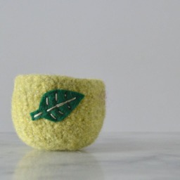 Air Plant Planter - Avocado Green Felted Bowl With Bright Leaf Ring Catch All Pot Gifts For Gardeners - thumbnail 2