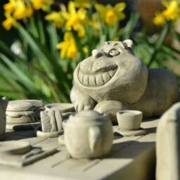 Alice in Wonderland Cheshire Cat Table Stone Garden Ornament - thumbnail 3