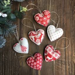 6x Nordic Scandi Style Christmas Decorations, Red & White Heart Ornaments, Makower, Stuffed Felt Decorations - thumbnail 2